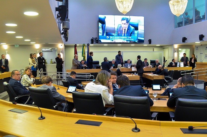 ALPB vota pelo relaxamento da prisão da deputada Estela Bezerra