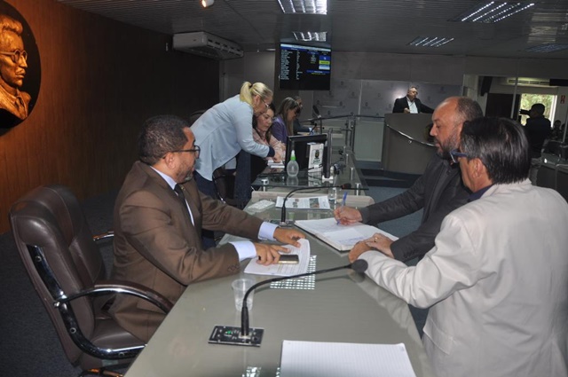 “Vereadores disputam iluminação em LED na Câmara de Campina Grande”